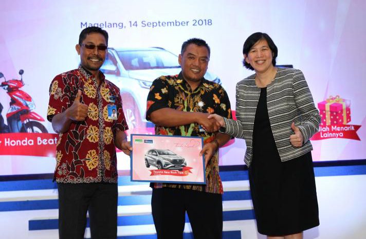  Bank Jateng dan Equity Life Indonesia Serahkan Hadiah Undian Tanda Kasih Nasabah